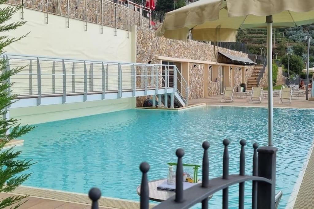 Incantevole Con Uso Piscina E *